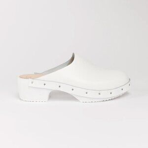 Santa Ventia Jill Clog in White (sz 38)